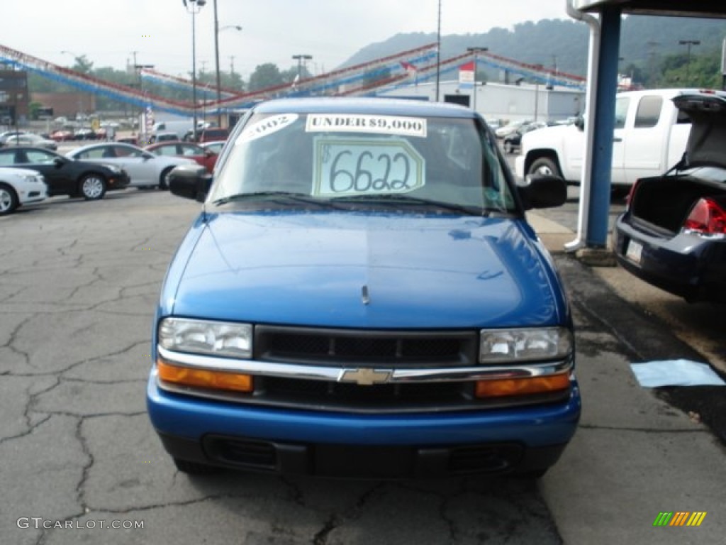 2002 S10 Regular Cab - Space Blue Metallic / Medium Gray photo #3