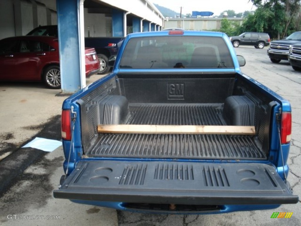 2002 S10 Regular Cab - Space Blue Metallic / Medium Gray photo #9