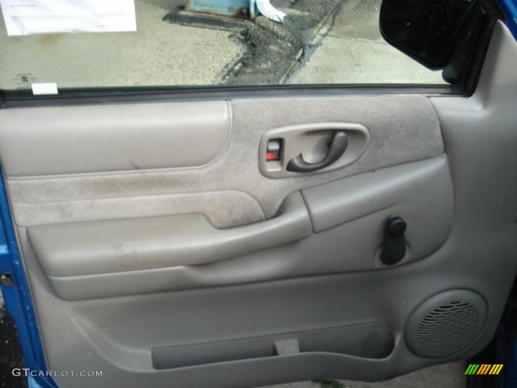 2002 S10 Regular Cab - Space Blue Metallic / Medium Gray photo #15