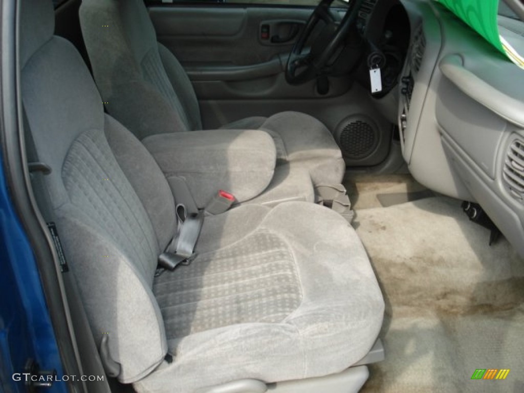 2002 S10 Regular Cab - Space Blue Metallic / Medium Gray photo #16