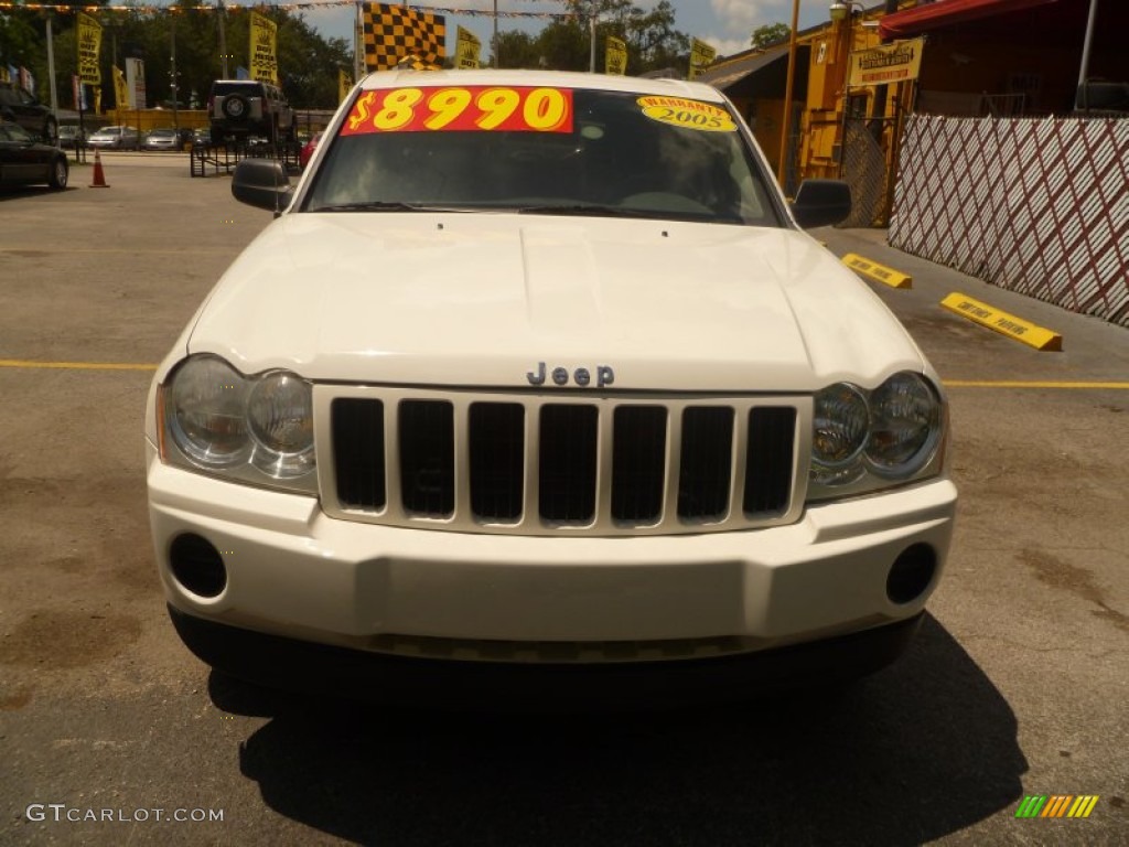 2005 Grand Cherokee Laredo - Stone White / Khaki photo #2