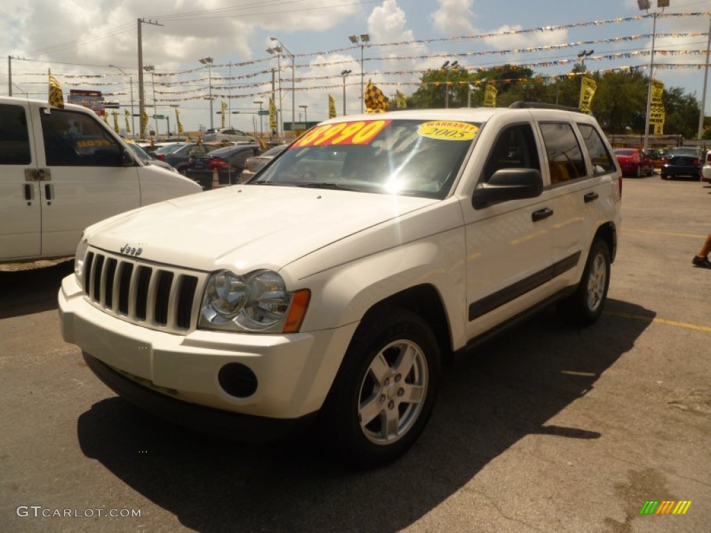 2005 Grand Cherokee Laredo - Stone White / Khaki photo #4