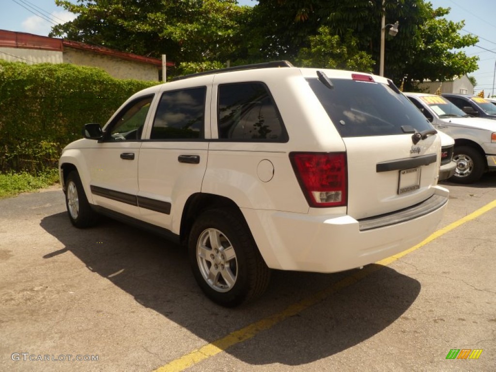 2005 Grand Cherokee Laredo - Stone White / Khaki photo #6