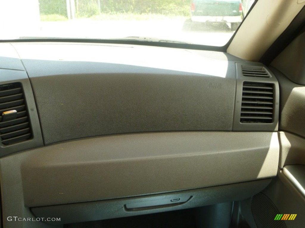 2005 Grand Cherokee Laredo - Stone White / Khaki photo #12