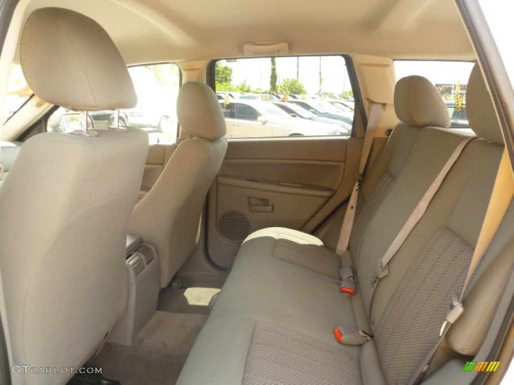 2005 Grand Cherokee Laredo - Stone White / Khaki photo #13