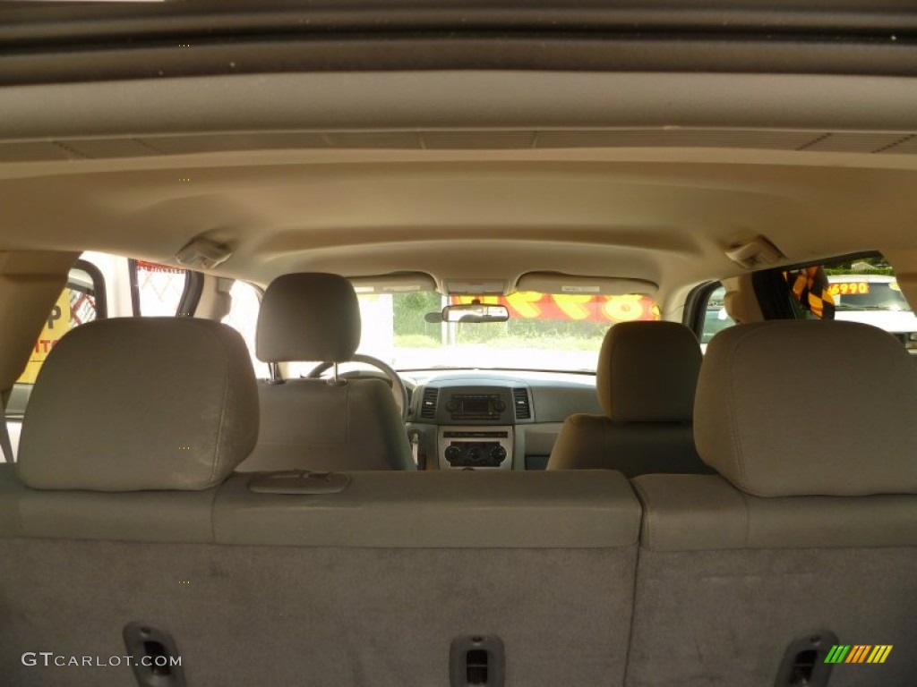 2005 Grand Cherokee Laredo - Stone White / Khaki photo #15