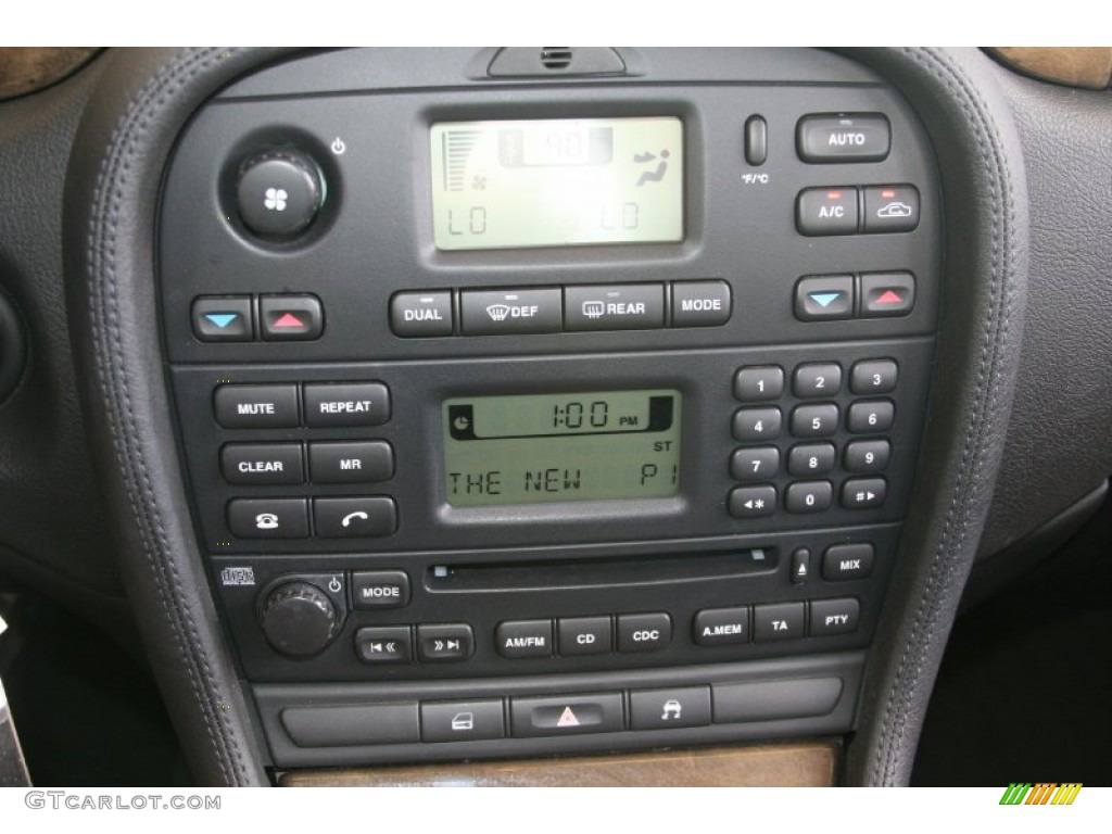 2003 Jaguar S-Type 4.2 Controls Photo #52128133