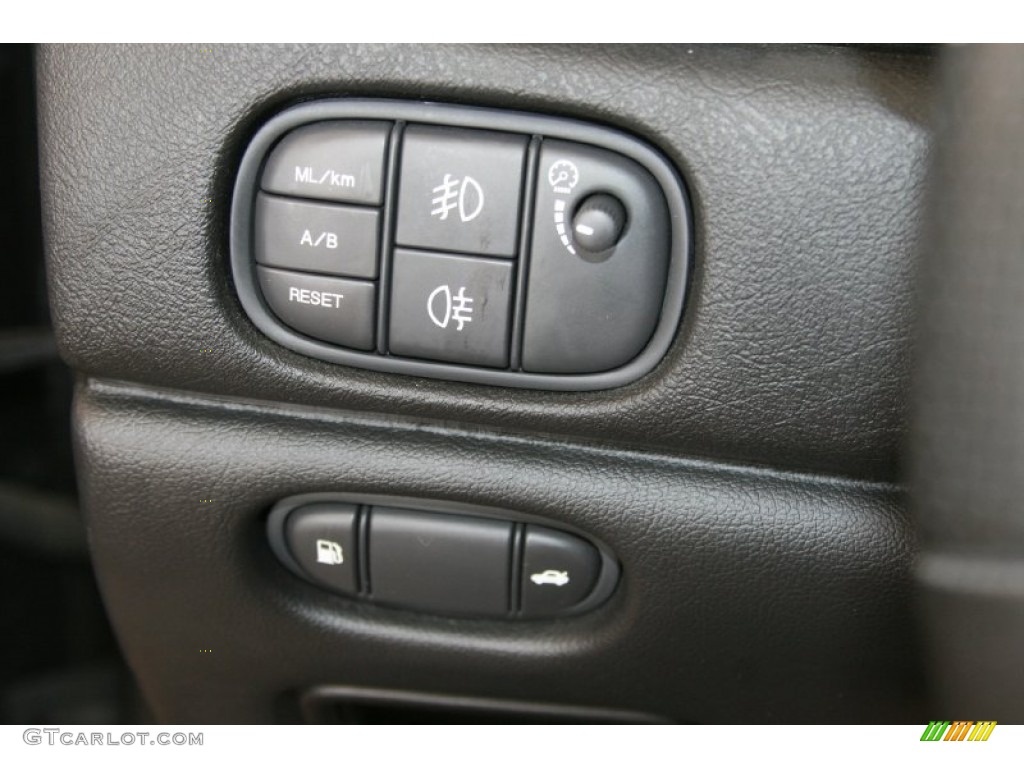 2003 Jaguar S-Type 4.2 Controls Photo #52128217