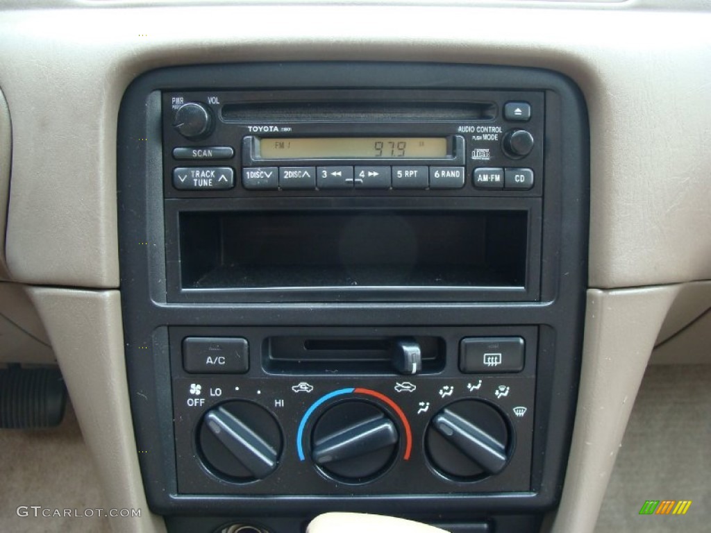 1998 Toyota Camry LE Controls Photo #52131804