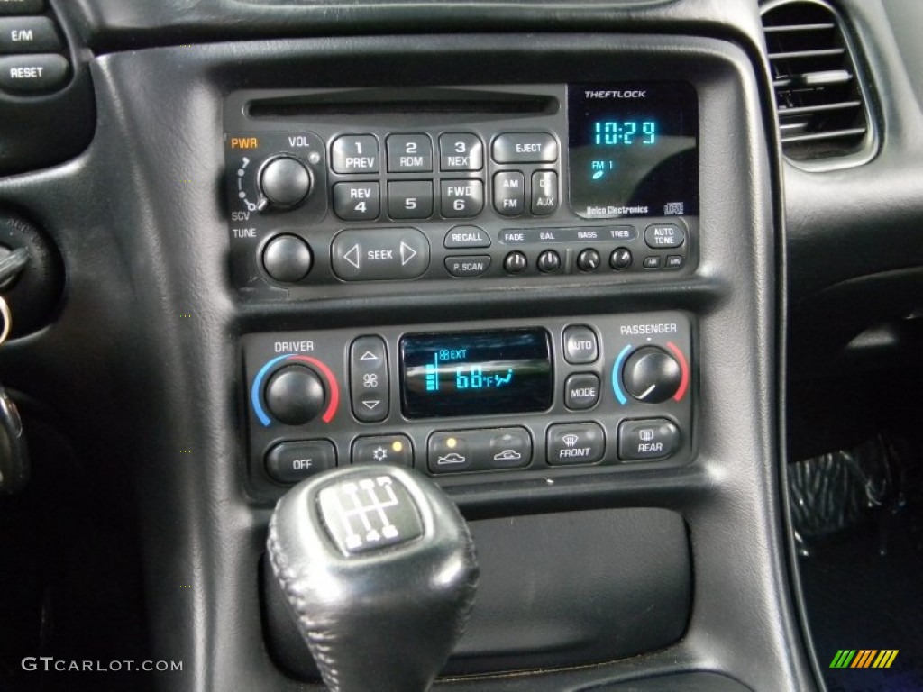 2001 Chevrolet Corvette Coupe Controls Photo #52134187