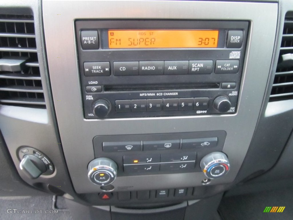 2010 Nissan Titan SE Crew Cab 4x4 Controls Photo #52135441