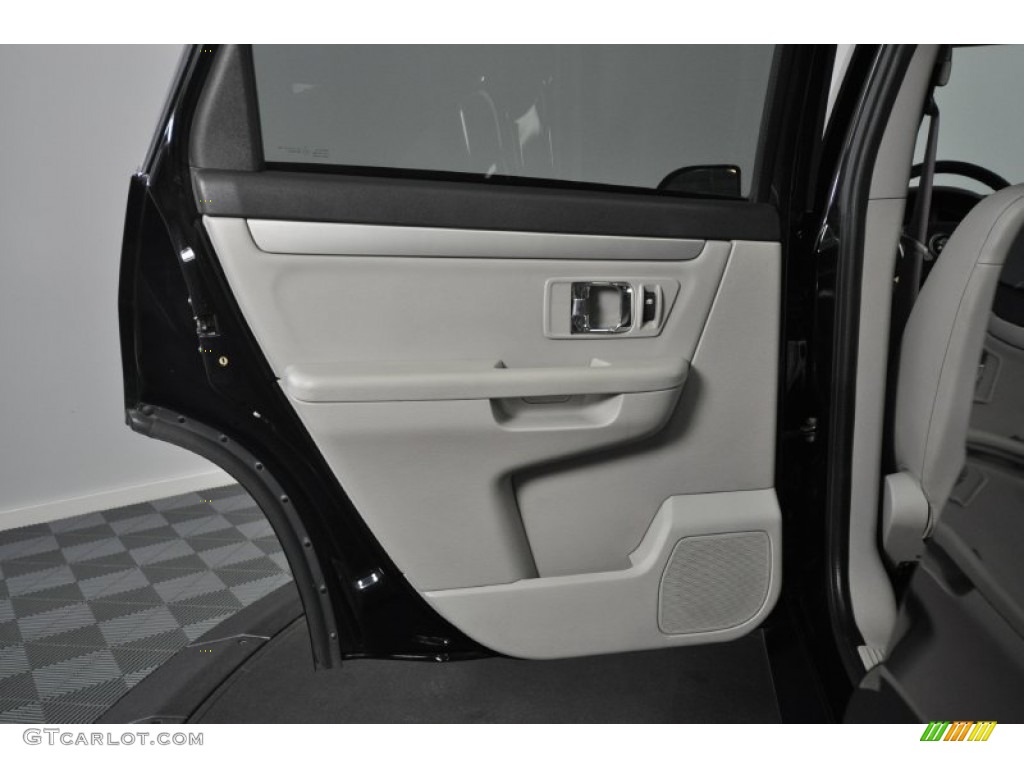 2008 Suzuki XL7 Limited AWD Grey Door Panel Photo #52137250
