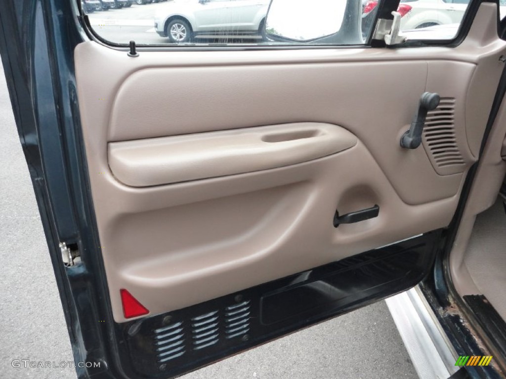1995 Ford F150 XLT Regular Cab 4x4 Beige Door Panel Photo #52138729