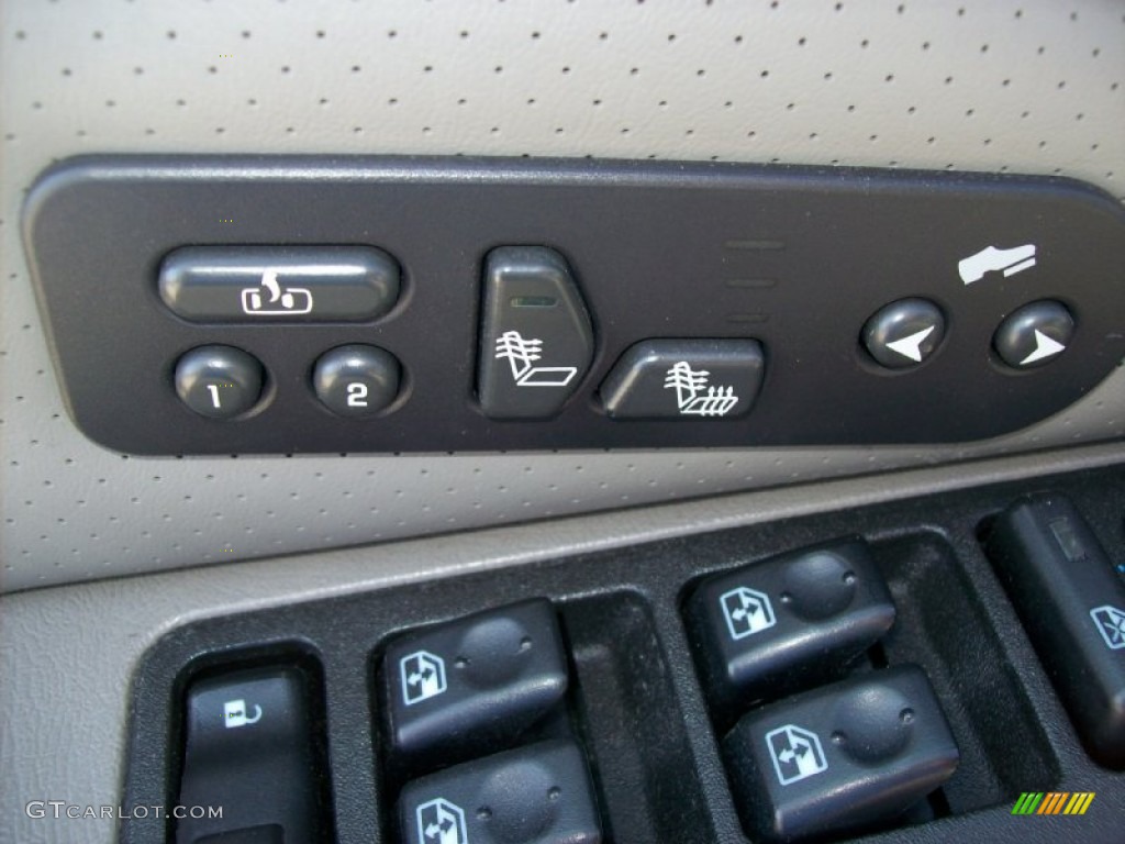 2003 Cadillac Escalade Standard Escalade Model Controls Photo #52139392