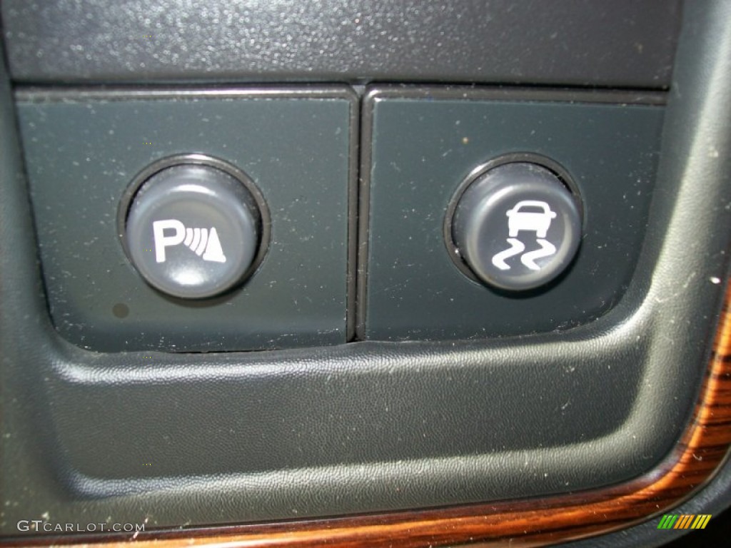2003 Cadillac Escalade Standard Escalade Model Controls Photo #52139524