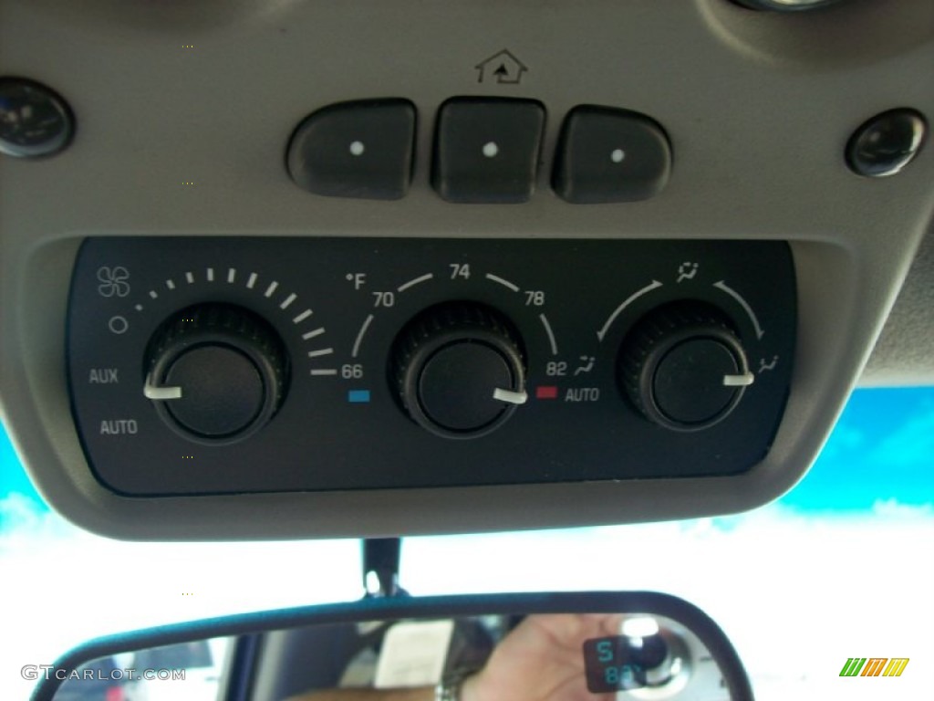 2003 Cadillac Escalade Standard Escalade Model Controls Photo #52139596