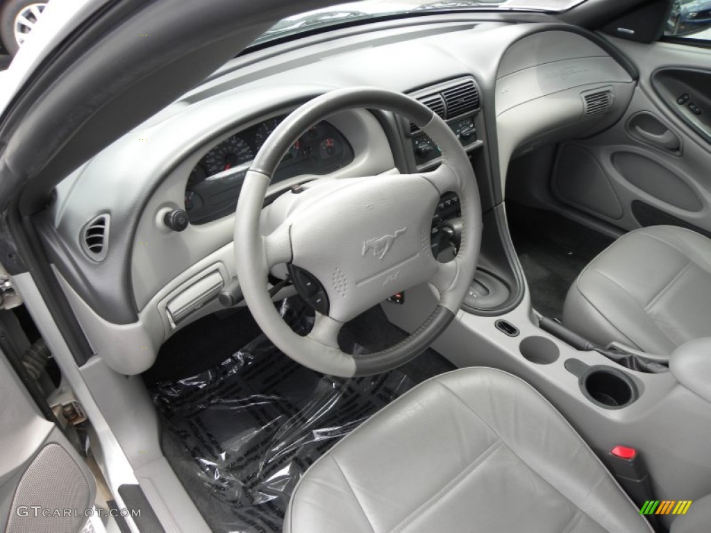 Medium Graphite Interior 2004 Ford Mustang V6 Coupe Photo #52139785