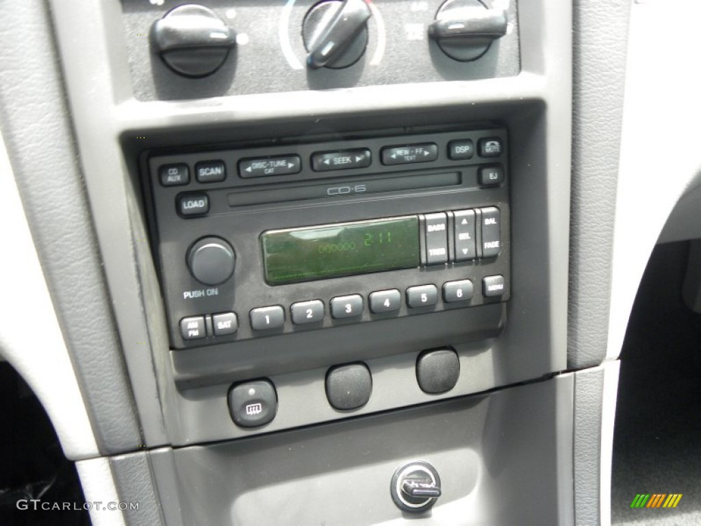 2004 Ford Mustang V6 Coupe Controls Photo #52139998
