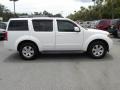 Avalanche White - Pathfinder LE Photo No. 16