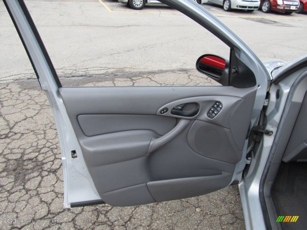 2003 Ford Focus SE Sedan Medium Graphite Door Panel Photo #52142698