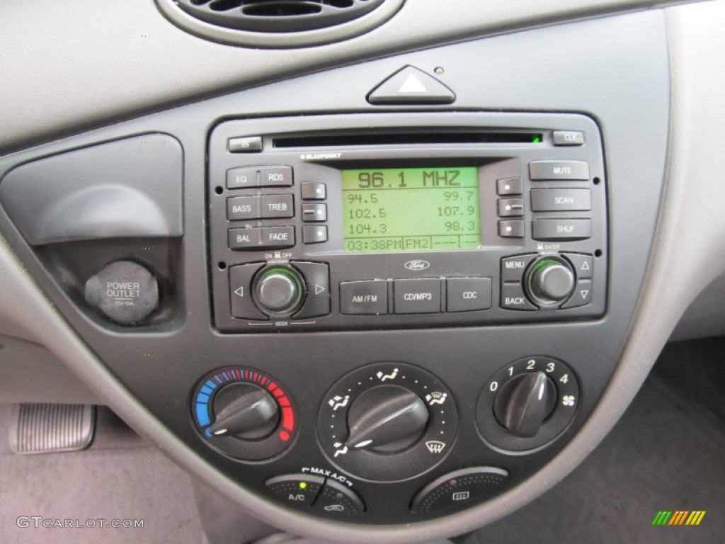 2003 Ford Focus SE Sedan Controls Photo #52142755