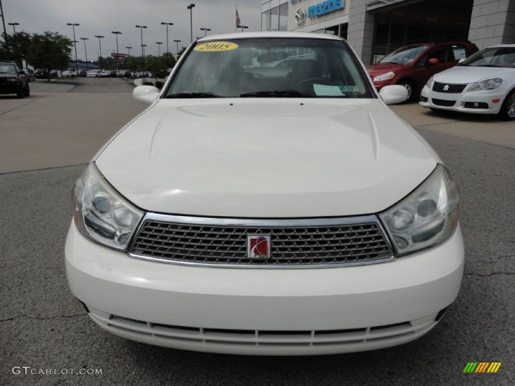 2005 L Series L300 Sedan - Cream White / Grey photo #2