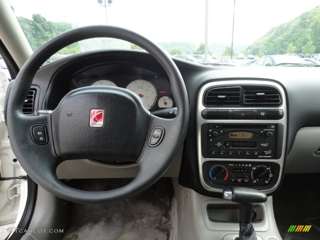 2005 Saturn L Series L300 Sedan Grey Dashboard Photo #52145731