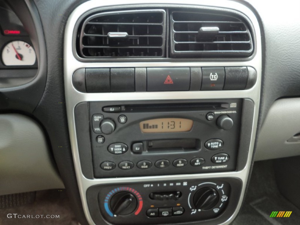 2005 Saturn L Series L300 Sedan Controls Photos