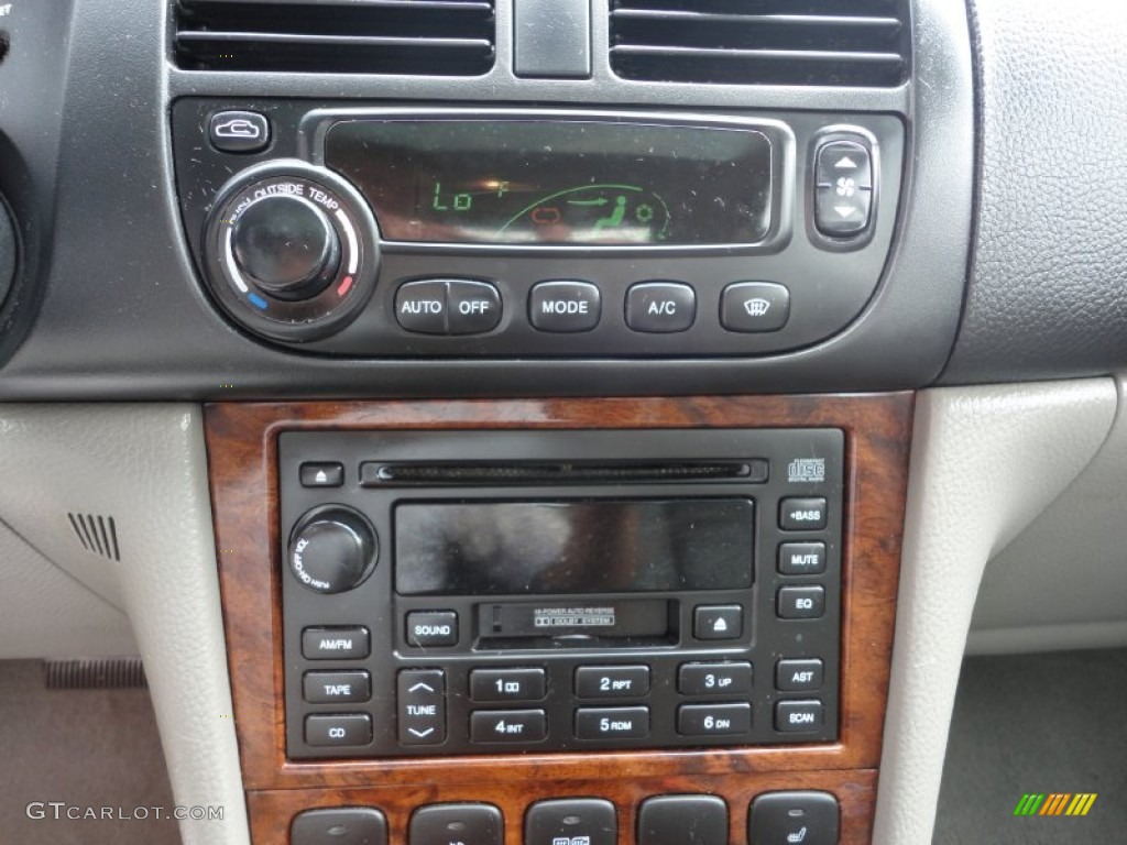 2005 Suzuki Verona EX Controls Photo #52145956