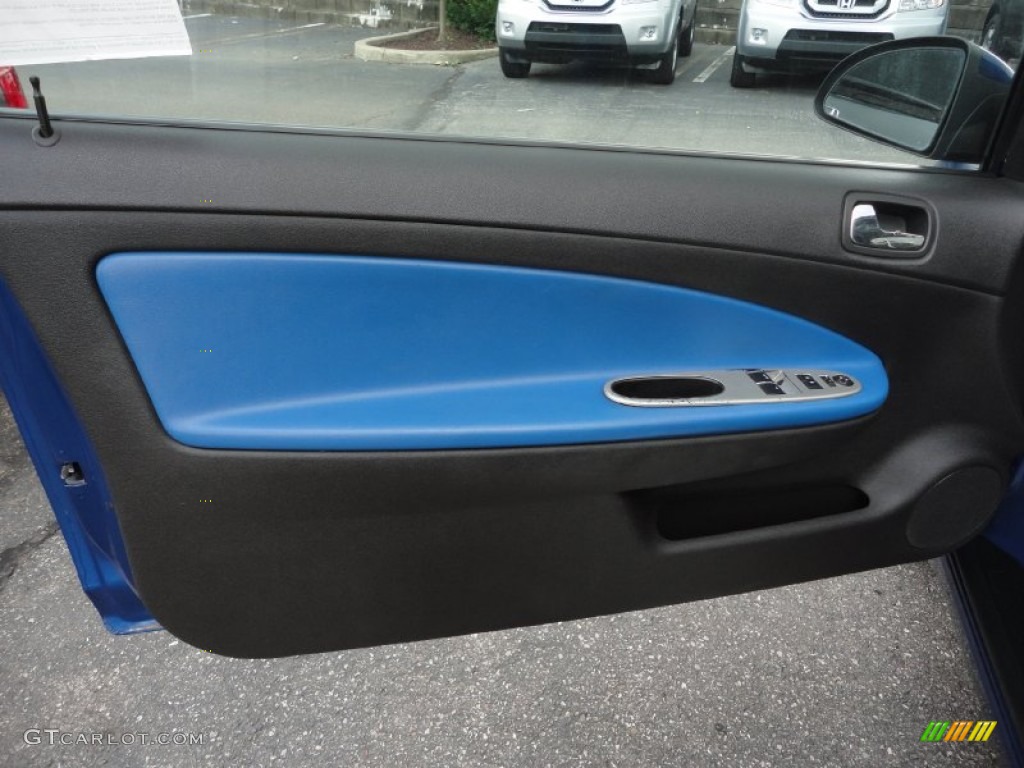 2005 Chevrolet Cobalt SS Supercharged Coupe Ebony/Blue Door Panel Photo #52146274