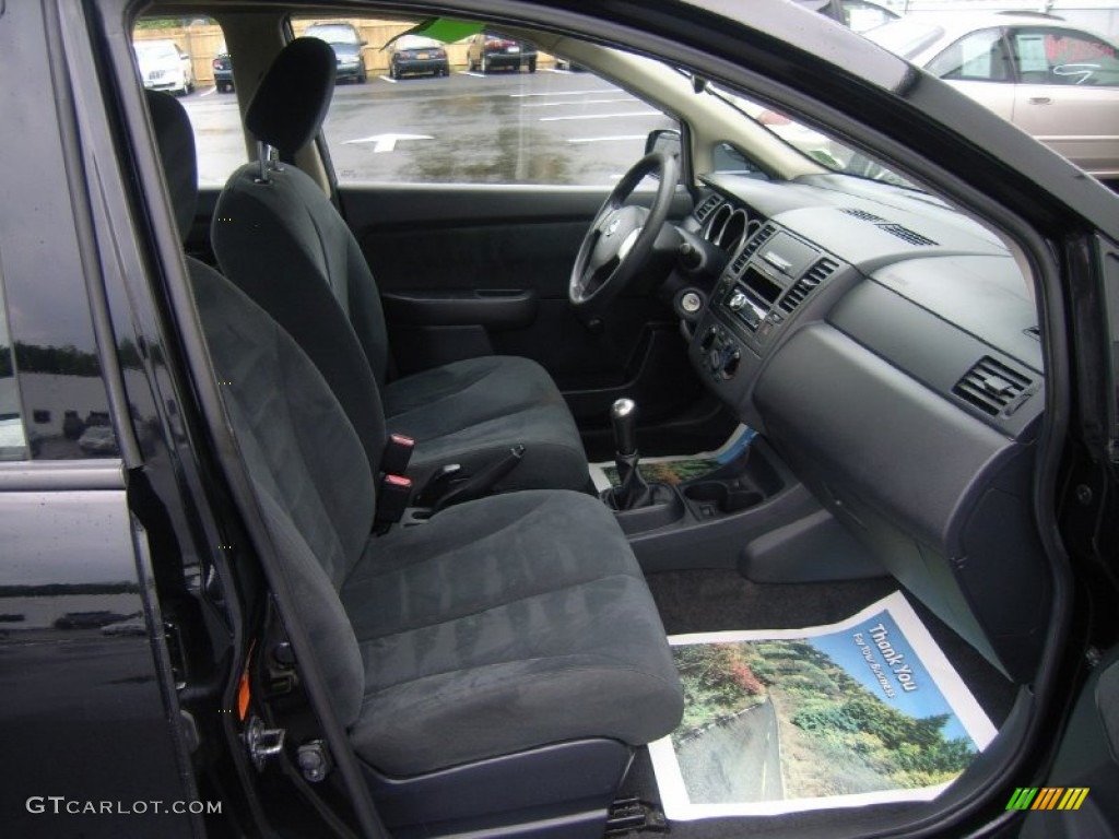 Charcoal Interior 2009 Nissan Versa 1.6 Sedan Photo #52146985