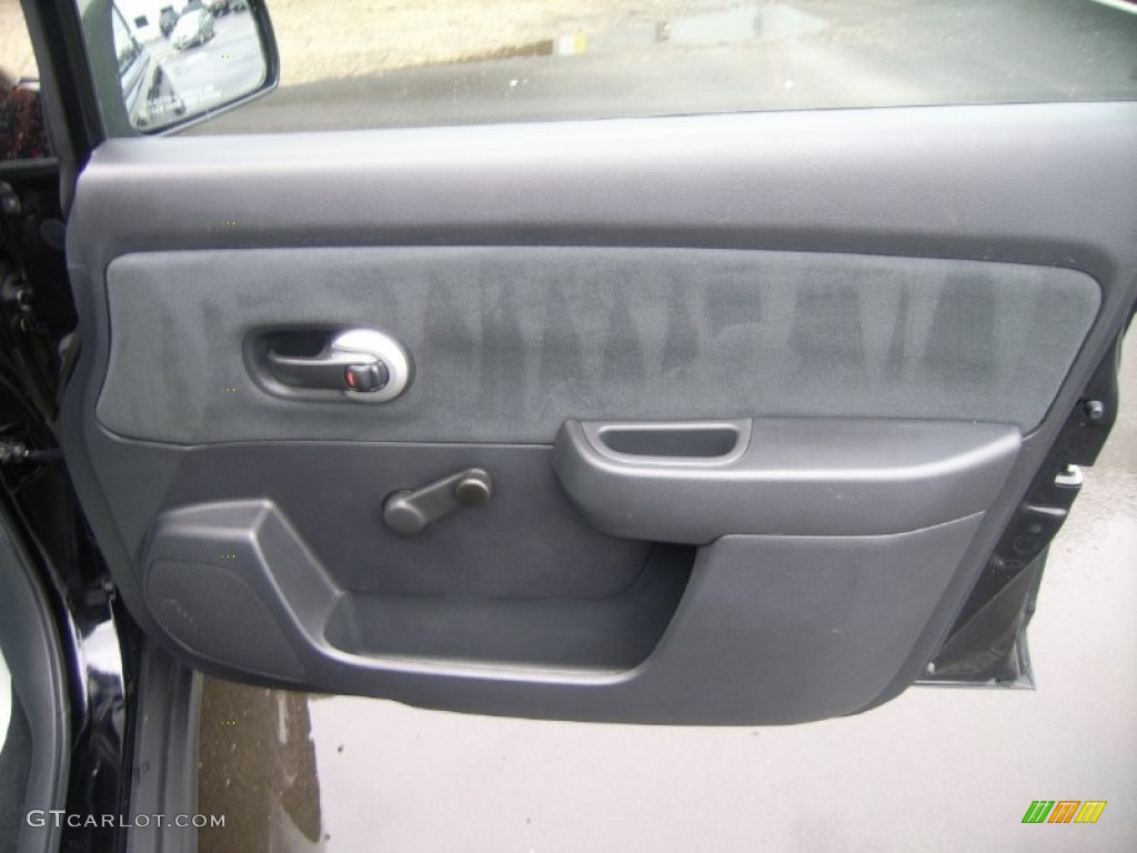 2009 Nissan Versa 1.6 Sedan Charcoal Door Panel Photo #52147003