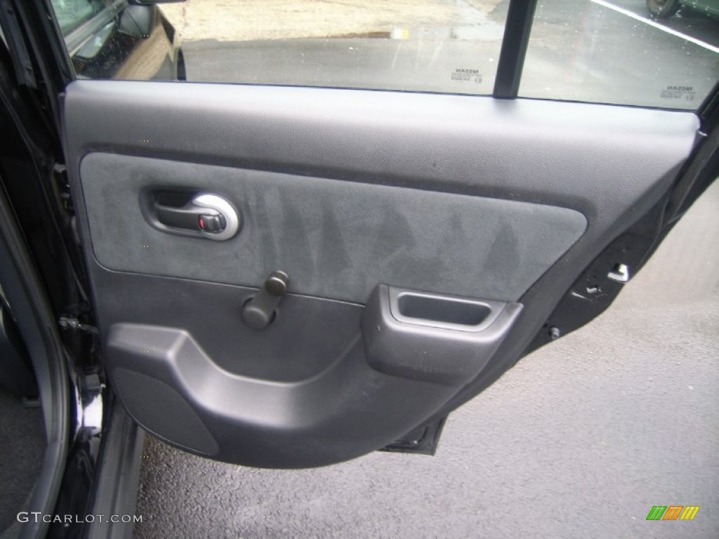 2009 Nissan Versa 1.6 Sedan Charcoal Door Panel Photo #52147012