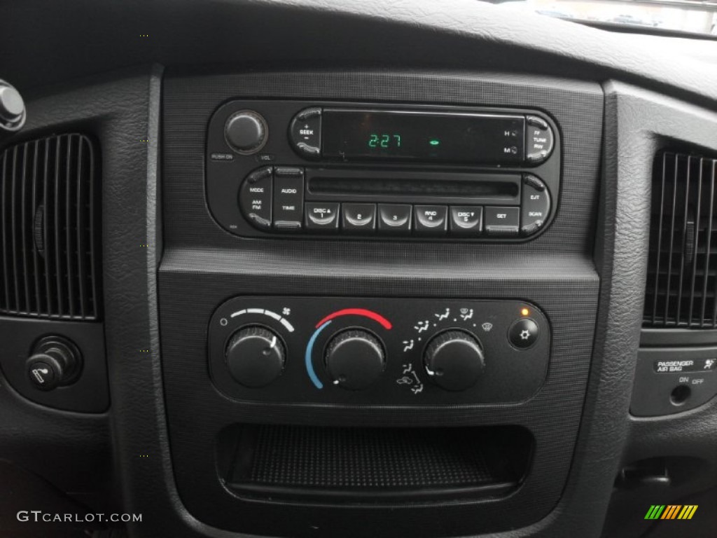 2005 Dodge Ram 1500 ST Regular Cab 4x4 Controls Photo #52147465