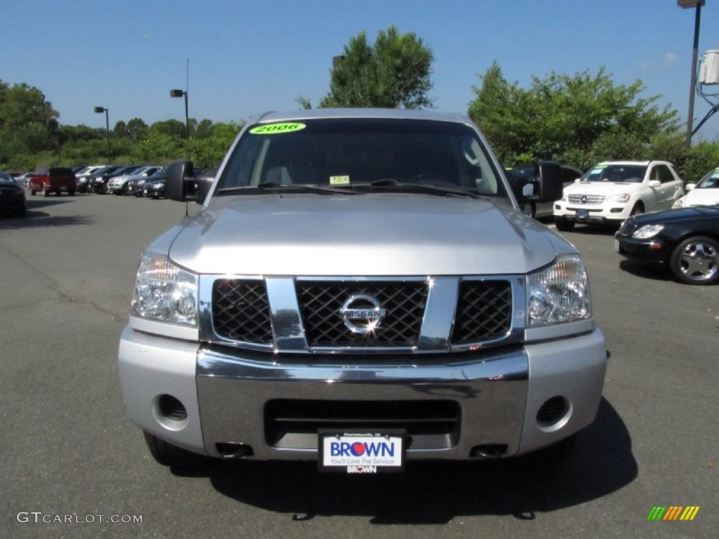 2006 Titan SE Crew Cab 4x4 - Radiant Silver / Graphite/Titanium photo #3