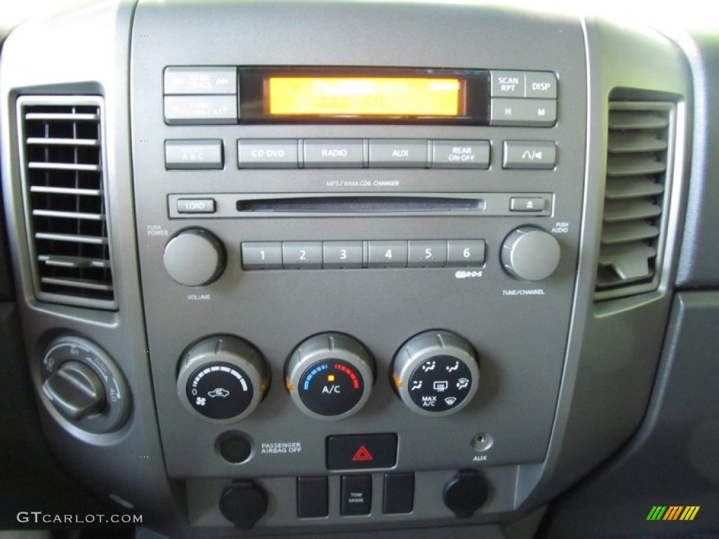 2006 Nissan Titan SE Crew Cab 4x4 Controls Photo #52151001