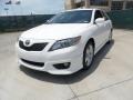 Super White - Camry SE Photo No. 7