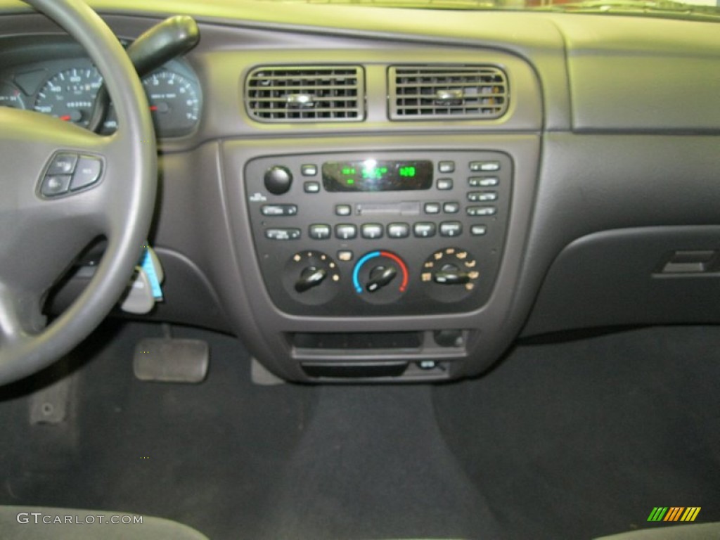 2003 Taurus SE - Patriot Blue Metallic / Medium Graphite photo #18