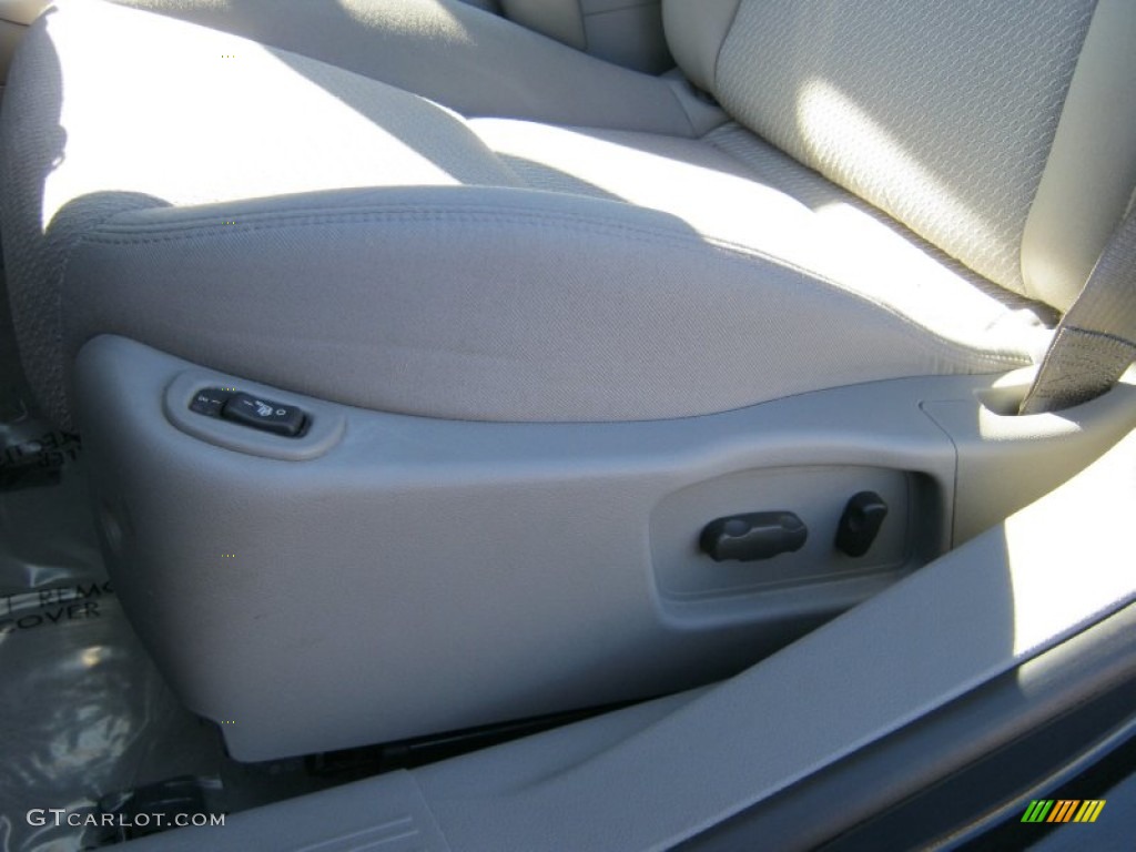 2009 Aura XR V6 - Carbon Flash Metallic / Gray photo #10