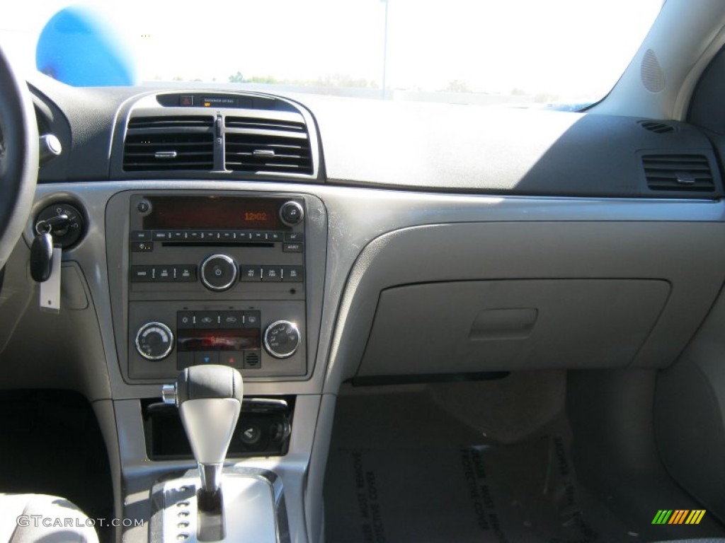 2009 Aura XR V6 - Carbon Flash Metallic / Gray photo #22