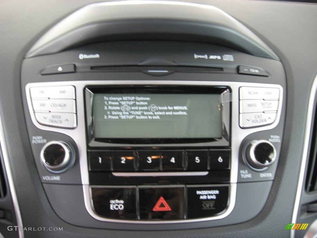 2012 Hyundai Tucson Limited Controls Photo #52156959