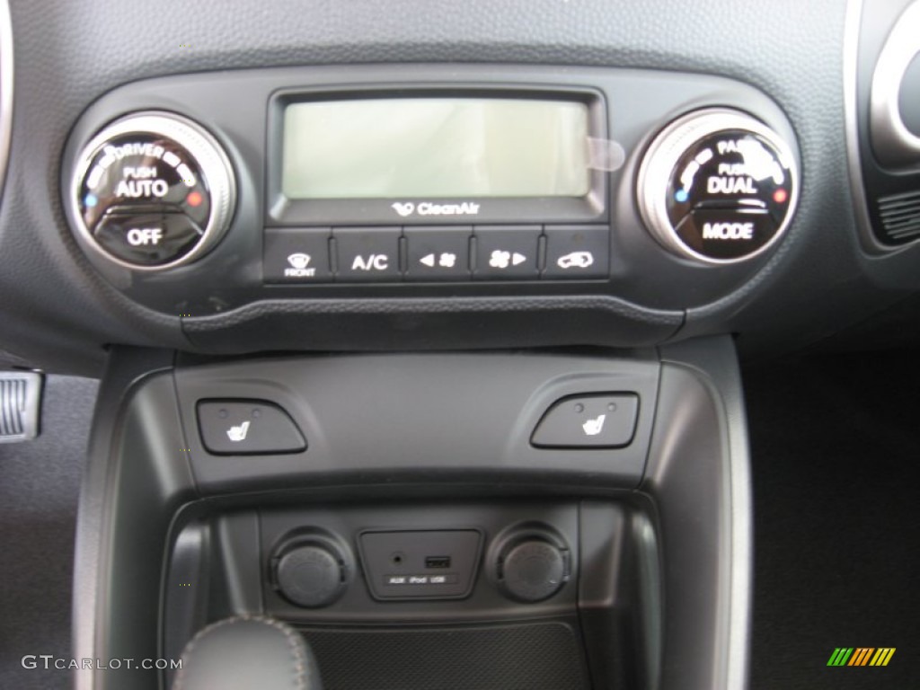 2012 Hyundai Tucson Limited Controls Photo #52156980