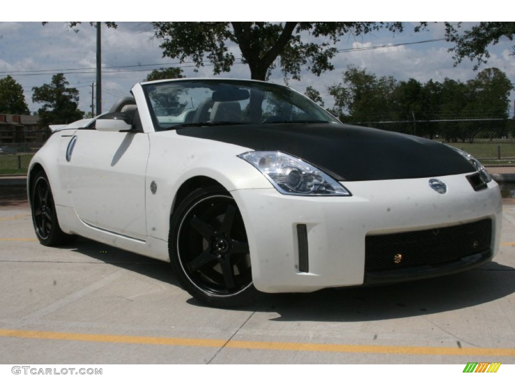 2009 350Z Touring Roadster - Moonlight White / Frost Leather photo #1