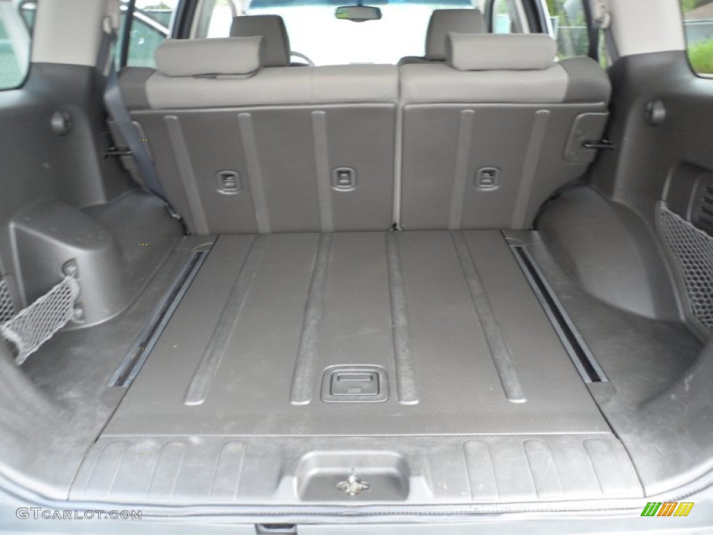 2005 Nissan Xterra S Trunk Photos