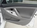 Super White - Camry SE Photo No. 26