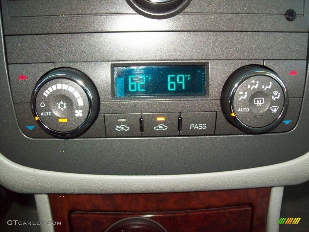 2009 Buick Lucerne CXL Special Edition Controls Photo #52161643