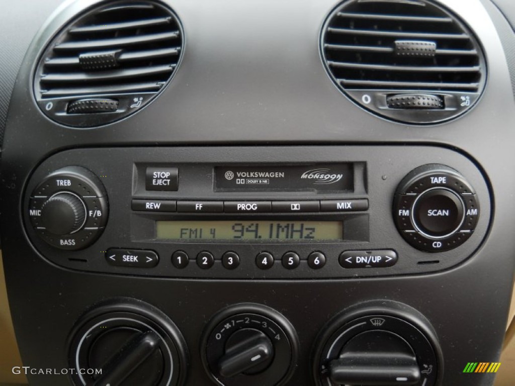 2002 Volkswagen New Beetle GLS Coupe Controls Photo #52163533
