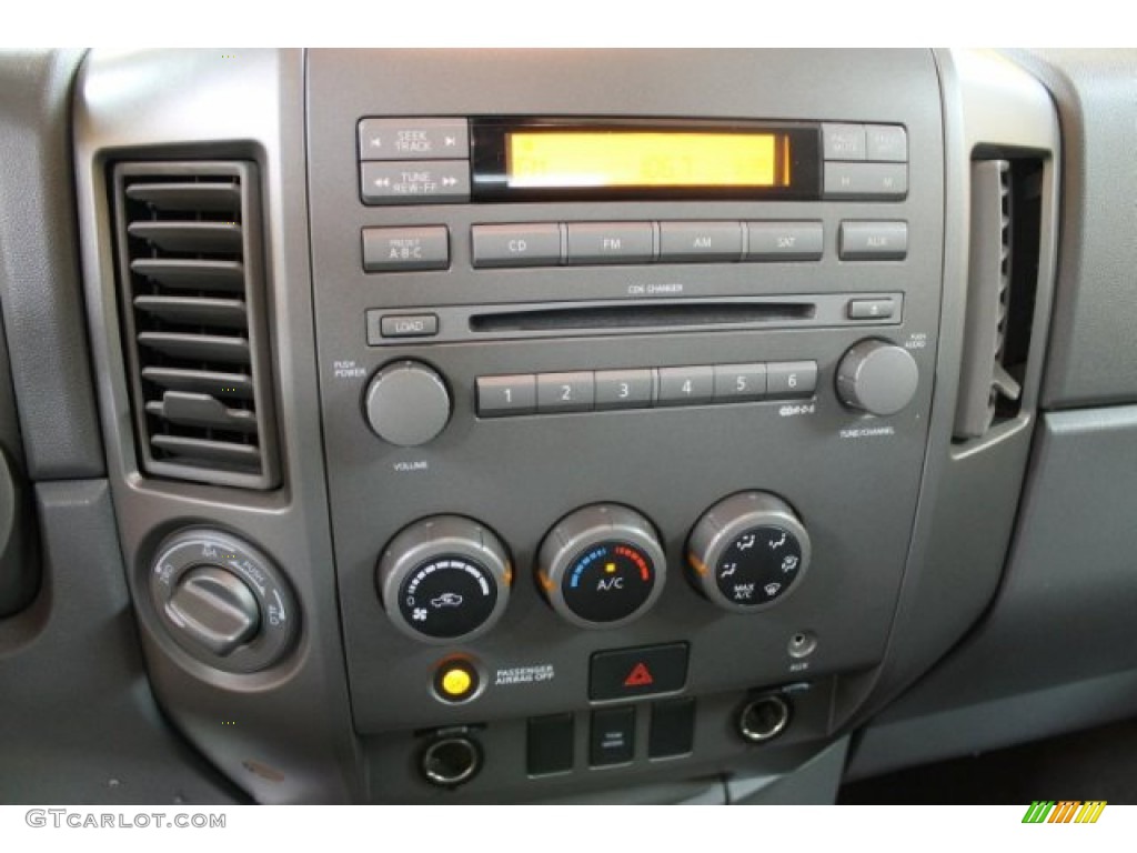2005 Nissan Titan XE King Cab 4x4 Controls Photo #52165243