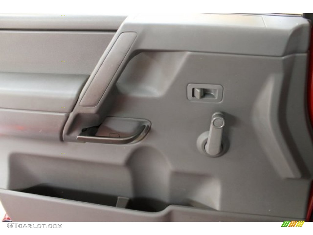 2005 Nissan Titan XE King Cab 4x4 Graphite/Titanium Door Panel Photo #52165258
