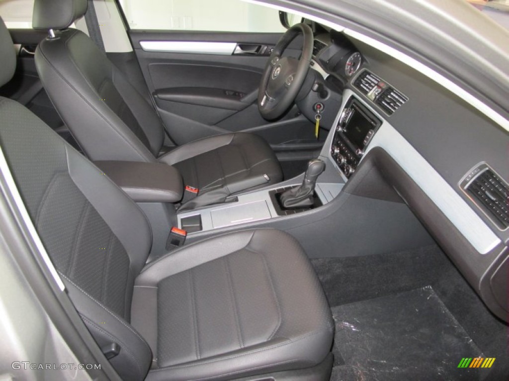 Titan Black Interior 2012 Volkswagen Passat 2.5L SE Photo #52165411